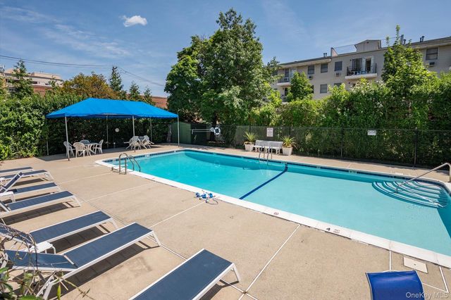 135 Post Avenue 3R, Westbury, NY 11590
