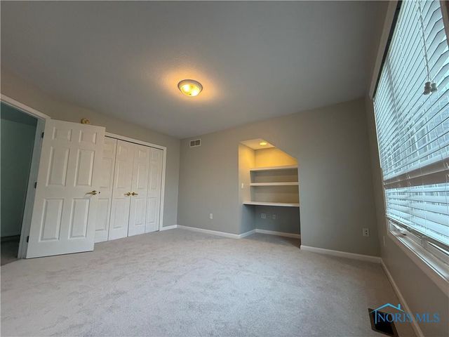 5724 Sunset Lake Drive, Sylvania, OH 43560