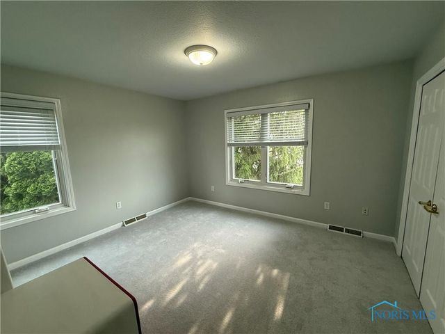 5724 Sunset Lake Drive, Sylvania, OH 43560