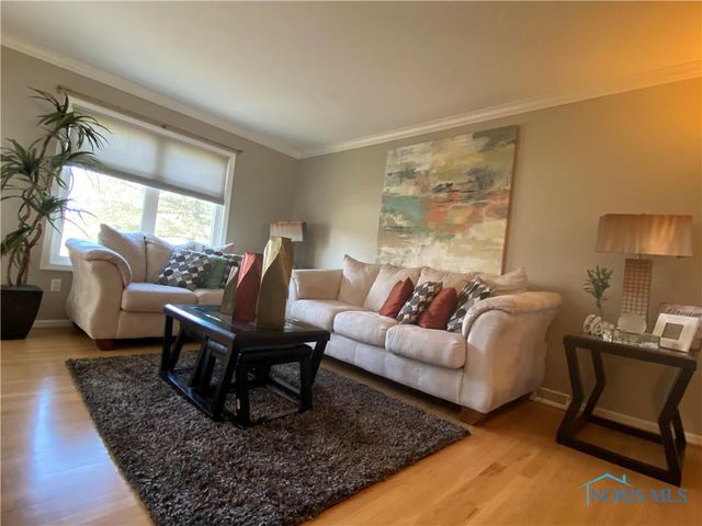 5724 Sunset Lake Drive, Sylvania, OH 43560