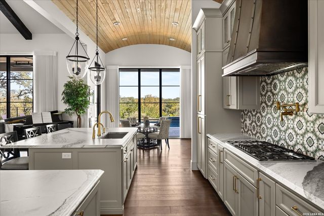 31209 KEENELAND DR, Fair Oaks Ranch, TX 78015