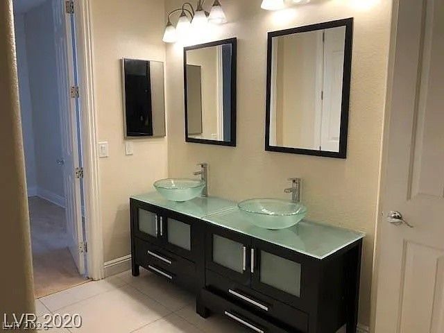 2552 Regency Cove Court, Las Vegas, NV 89121