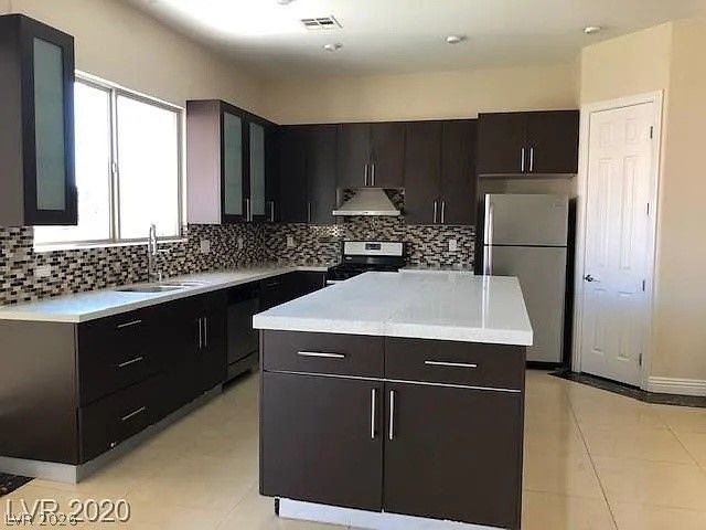 2552 Regency Cove Court, Las Vegas, NV 89121