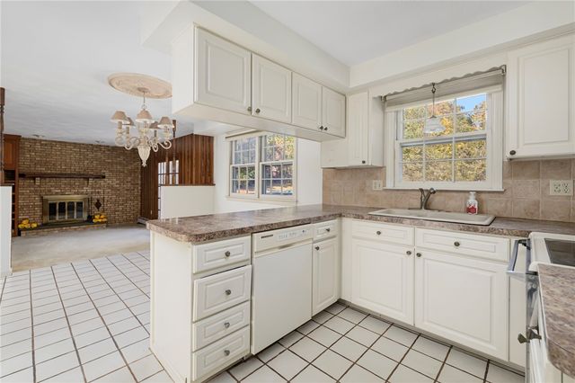 55 Hillcrest Drive, Cranston, RI 02921