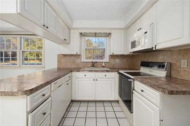 55 Hillcrest Drive, Cranston, RI 02921