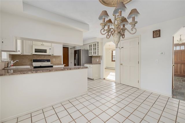 55 Hillcrest Drive, Cranston, RI 02921