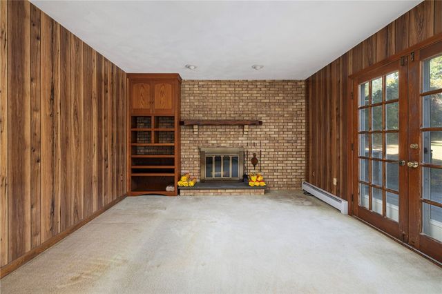 55 Hillcrest Drive, Cranston, RI 02921