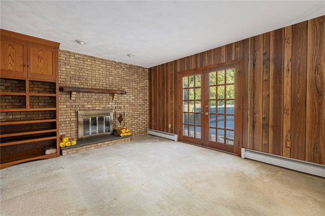 55 Hillcrest Drive, Cranston, RI 02921