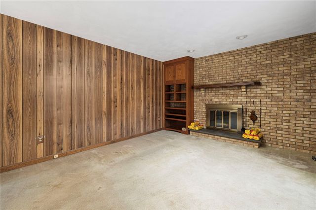 55 Hillcrest Drive, Cranston, RI 02921