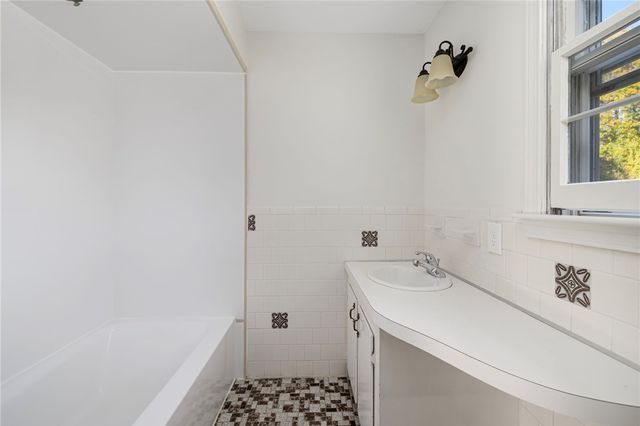 55 Hillcrest Drive, Cranston, RI 02921