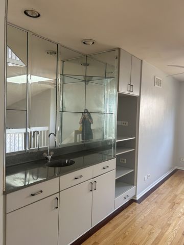 127 Villa Way 127, Bloomingdale, IL 60108