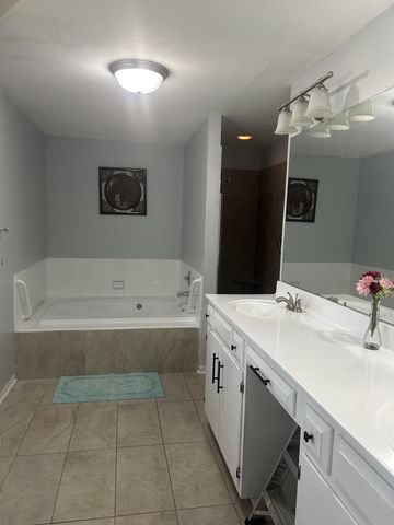 127 Villa Way 127, Bloomingdale, IL 60108
