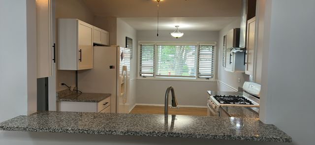 127 Villa Way 127, Bloomingdale, IL 60108