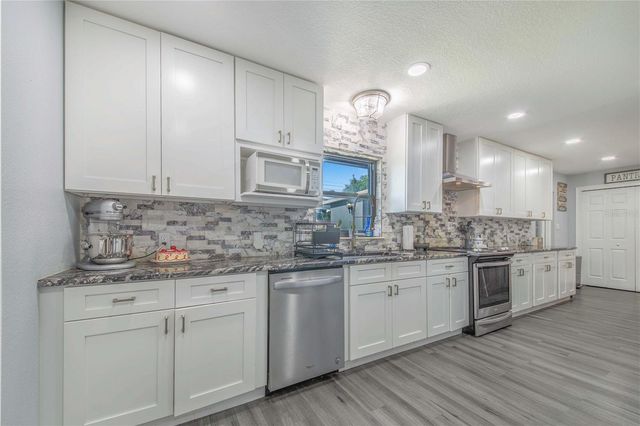 2426 VIEW WAY, Lakeland, FL 33810