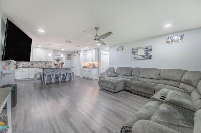 2426 VIEW WAY, Lakeland, FL 33810
