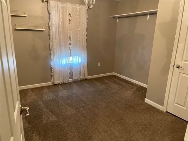 409 Fairgate Dr, Pine Twp, PA 15090