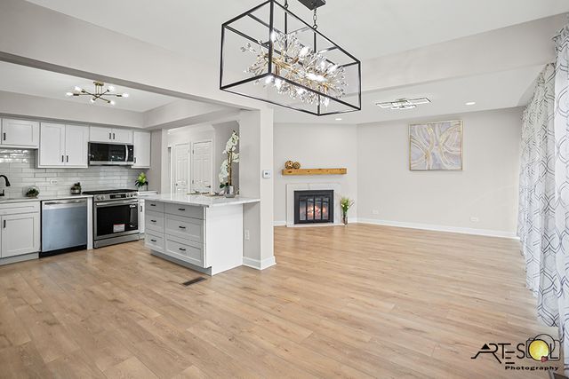 368 Cedar Tree Court, Hoffman Estates, IL 60169