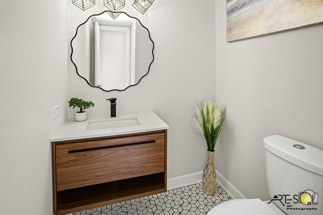 368 Cedar Tree Court, Hoffman Estates, IL 60169