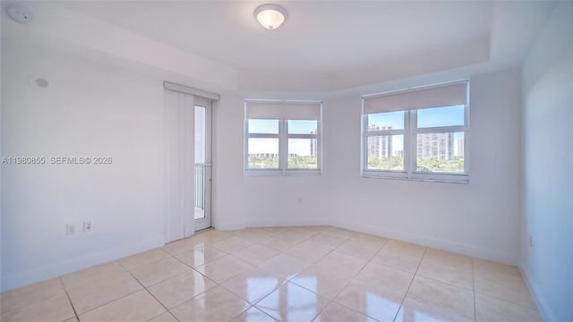 20000 E Country Club Dr 512, Aventura, FL 33180