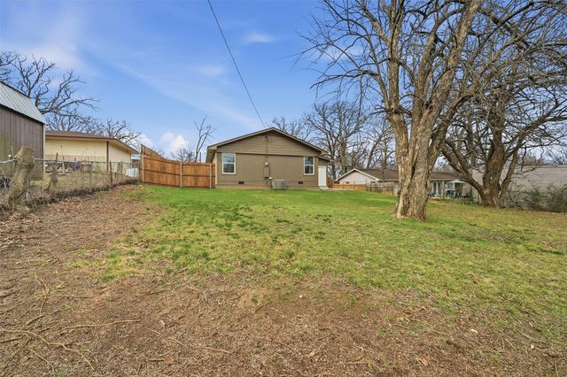 104 N Imperial Drive, Denison, TX 75020