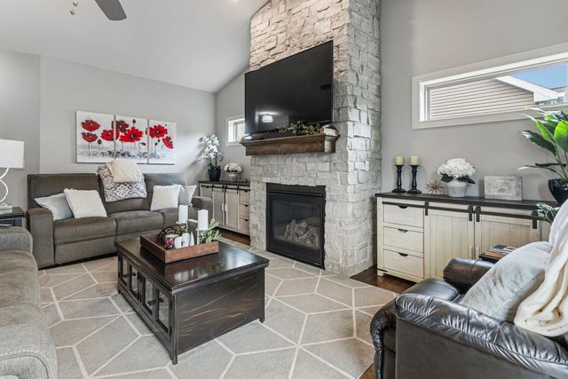 1604 Kassen Avenue, Mahomet, IL 61853