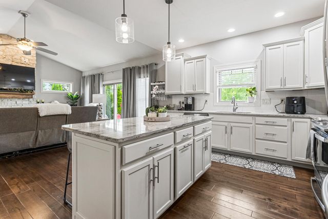 1604 Kassen Avenue, Mahomet, IL 61853