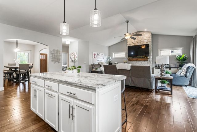 1604 Kassen Avenue, Mahomet, IL 61853