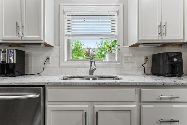 1604 Kassen Avenue, Mahomet, IL 61853