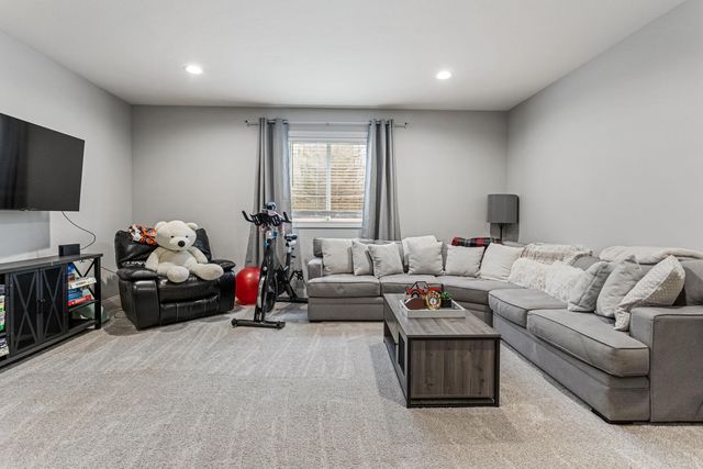 1604 Kassen Avenue, Mahomet, IL 61853