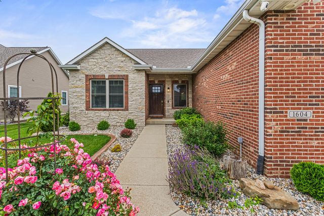 1604 Kassen Avenue, Mahomet, IL 61853