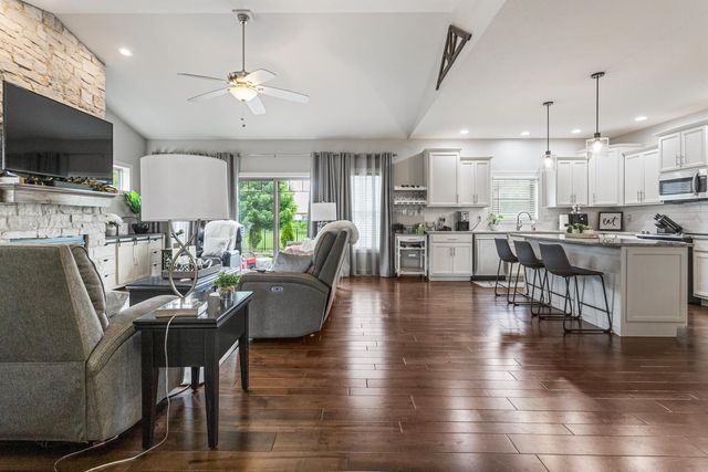 1604 Kassen Avenue, Mahomet, IL 61853