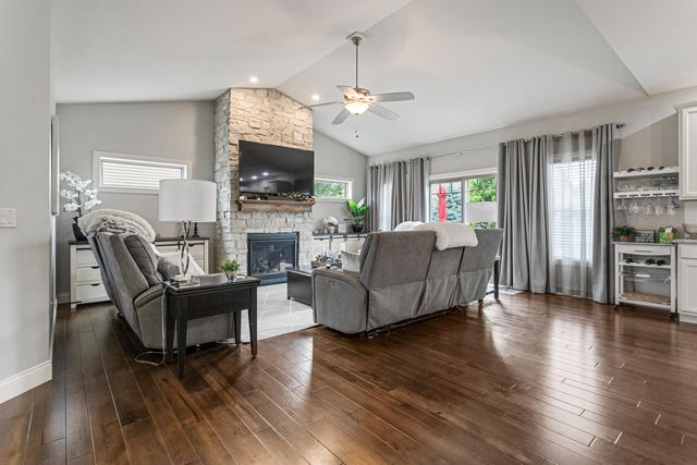 1604 Kassen Avenue, Mahomet, IL 61853