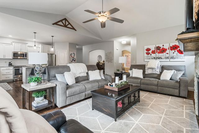 1604 Kassen Avenue, Mahomet, IL 61853