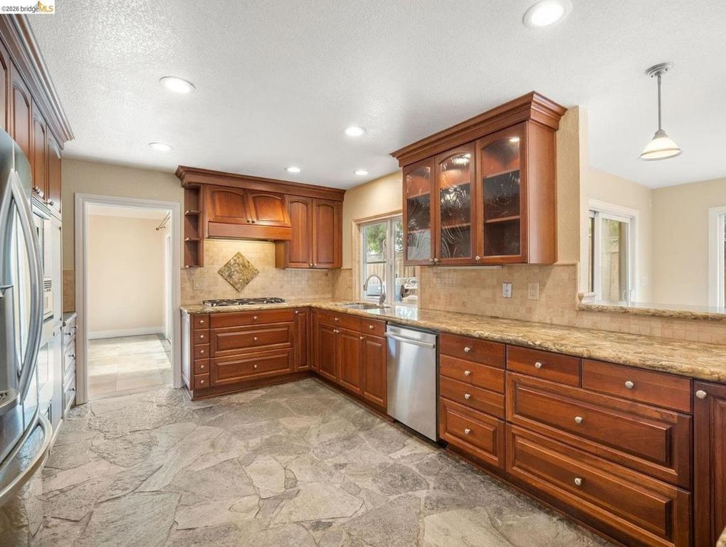 Image 10 of property listing at 2002 Montauk Ct, Discovery Bay, CA 94505