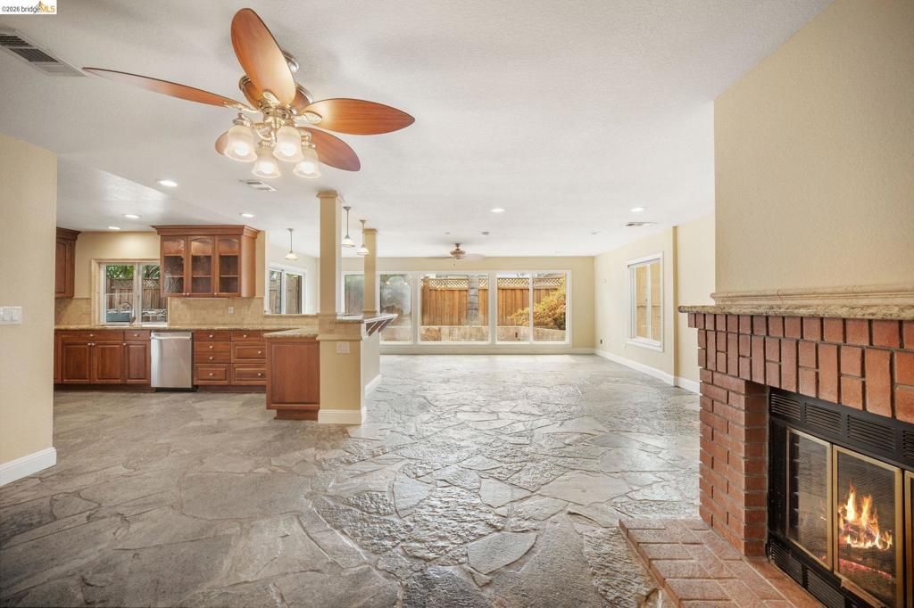 Image 13 of property listing at 2002 Montauk Ct, Discovery Bay, CA 94505