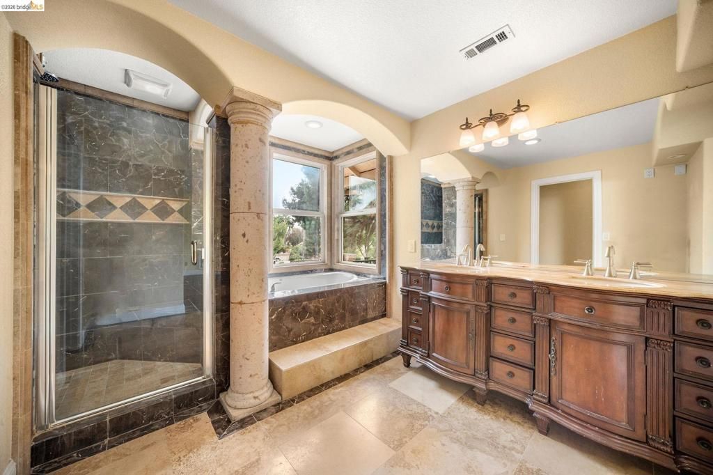 Image 28 of property listing at 2002 Montauk Ct, Discovery Bay, CA 94505