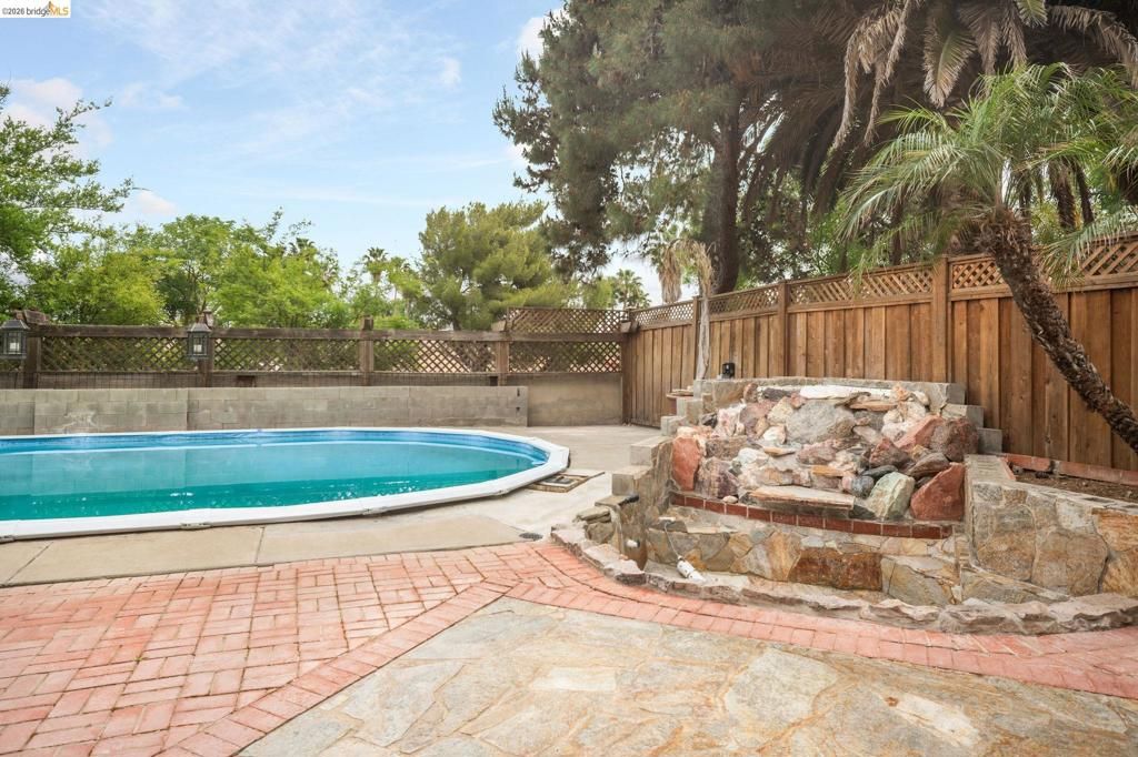 Image 38 of property listing at 2002 Montauk Ct, Discovery Bay, CA 94505