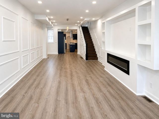 911 S 8TH ST, Philadelphia, PA 19147