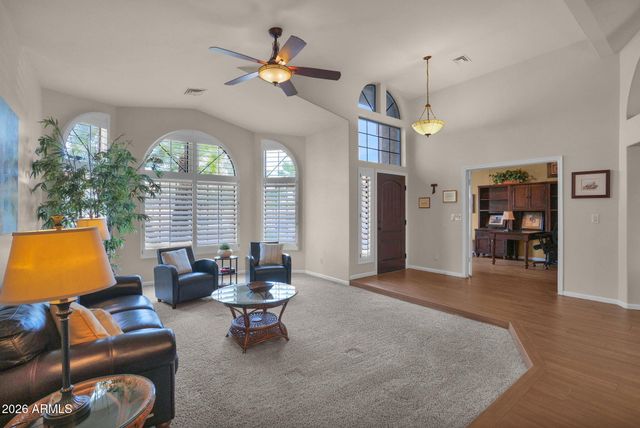 518 S LAGOON Drive, Gilbert, AZ 85233