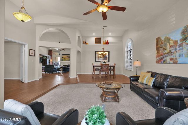 518 S LAGOON Drive, Gilbert, AZ 85233