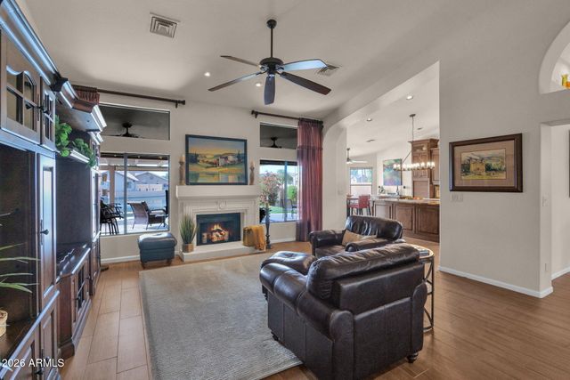 518 S LAGOON Drive, Gilbert, AZ 85233