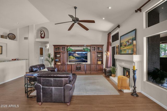 518 S LAGOON Drive, Gilbert, AZ 85233