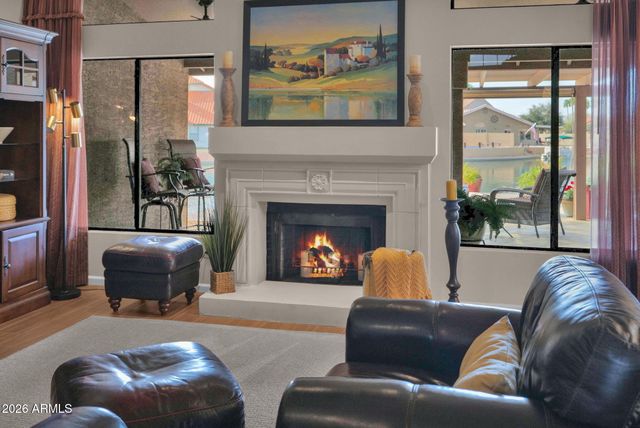 518 S LAGOON Drive, Gilbert, AZ 85233