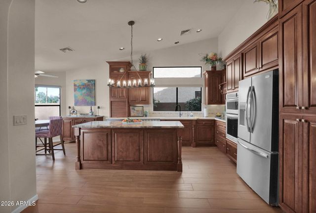 518 S LAGOON Drive, Gilbert, AZ 85233