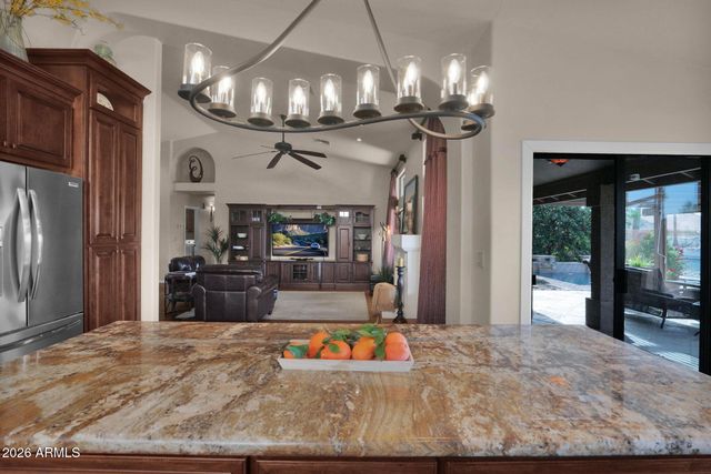 518 S LAGOON Drive, Gilbert, AZ 85233