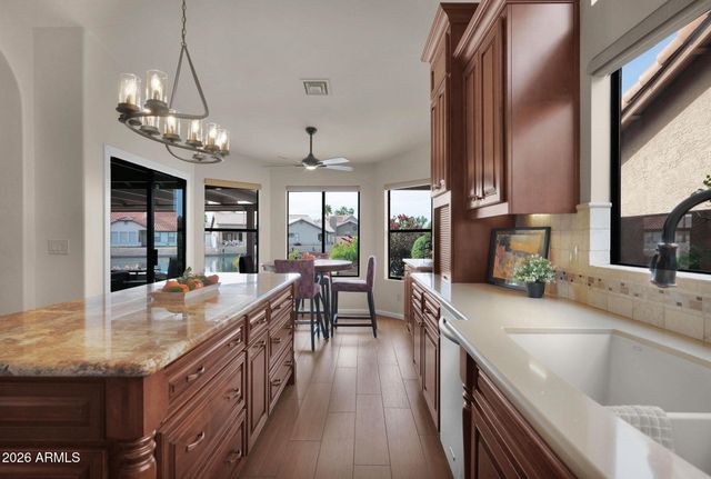 518 S LAGOON Drive, Gilbert, AZ 85233