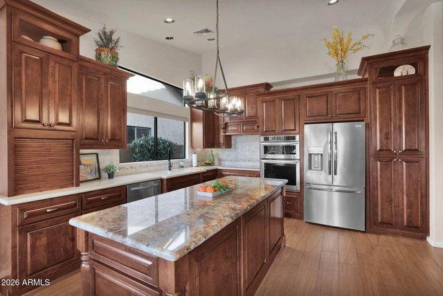 518 S LAGOON Drive, Gilbert, AZ 85233