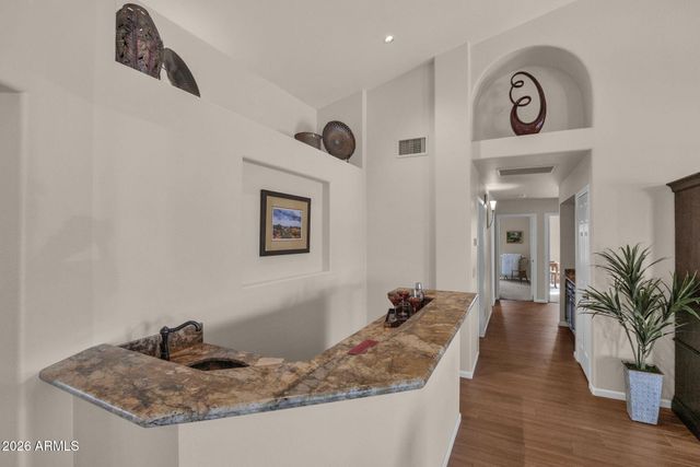 518 S LAGOON Drive, Gilbert, AZ 85233