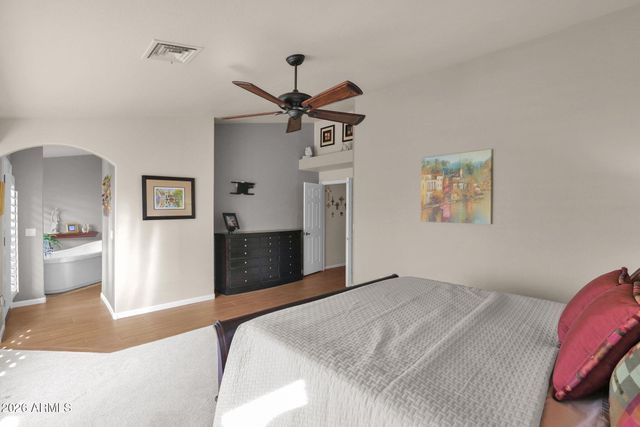 518 S LAGOON Drive, Gilbert, AZ 85233