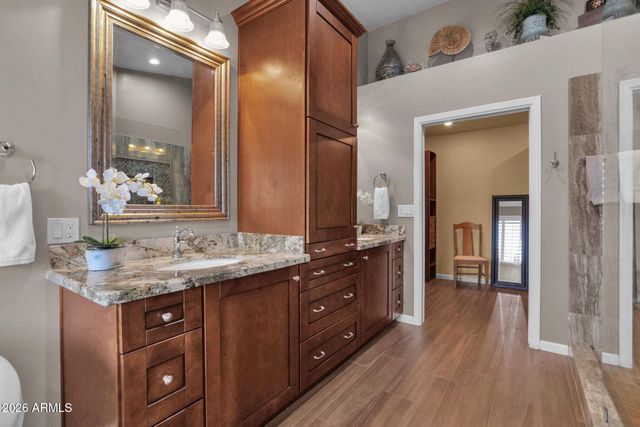 518 S LAGOON Drive, Gilbert, AZ 85233